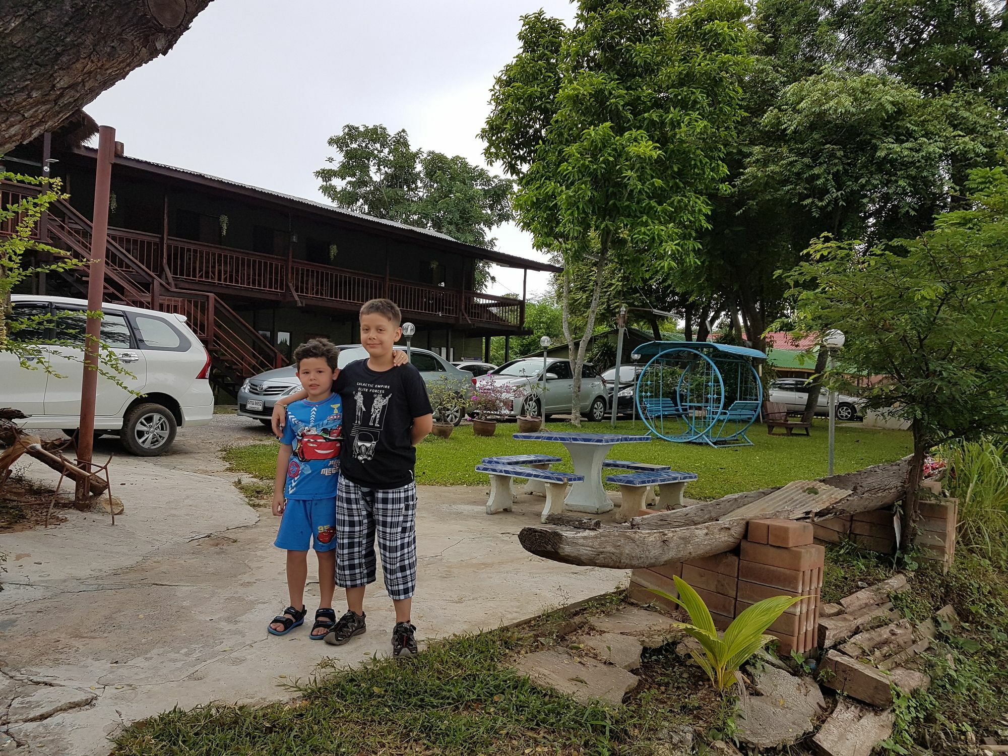 Aajam Riverfront Rooms Kanchanaburi Exterior photo